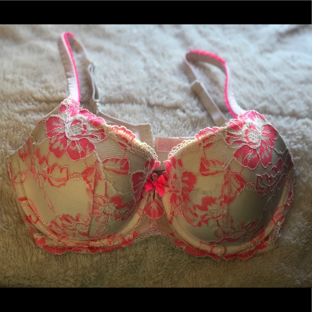 Victoria secret bra. 34DD